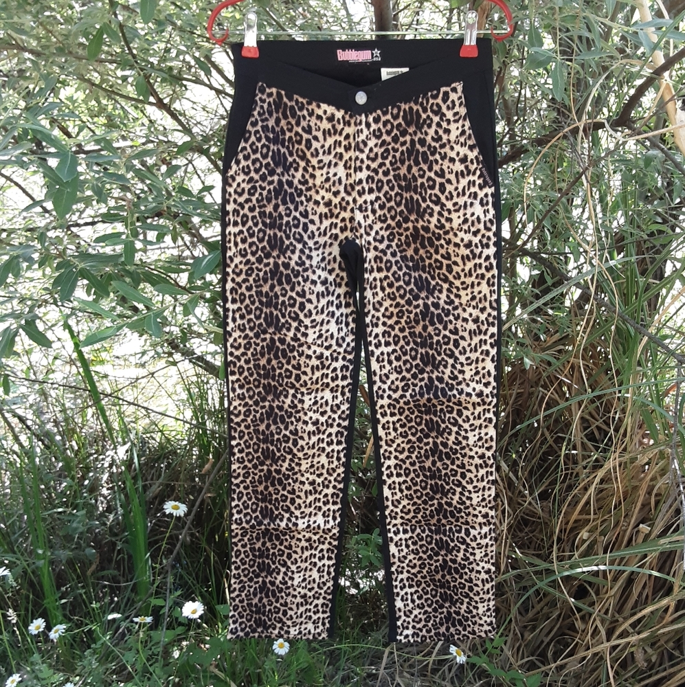 Bubble gum women's pants cheetah print front black back size 7/ 8